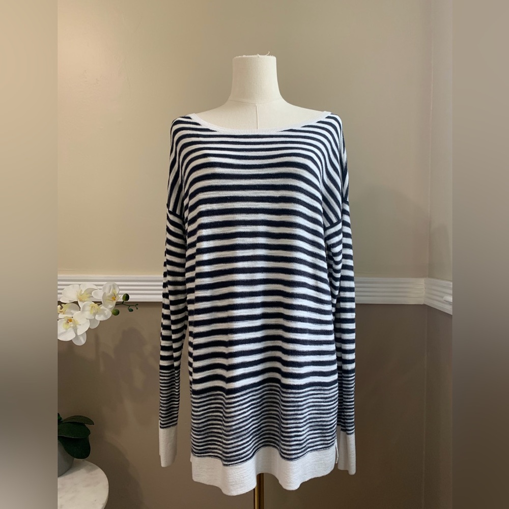 LOFT Black & White Sweater Size L